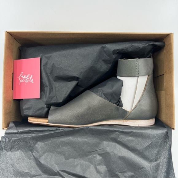 Free People Black and Brown Sandals - Picture 9 of 11